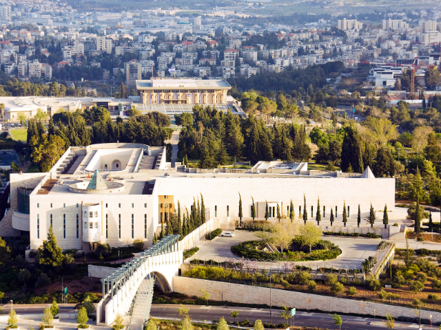 Israel supplied weapons to Serbia during Bosnian war.